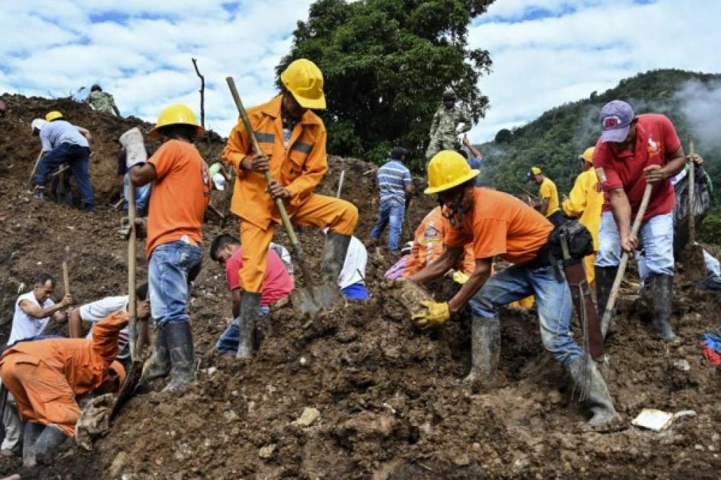 Las malas condiciones del clima habían generado que la tierra que se desprendió cediera desde hace varios días.