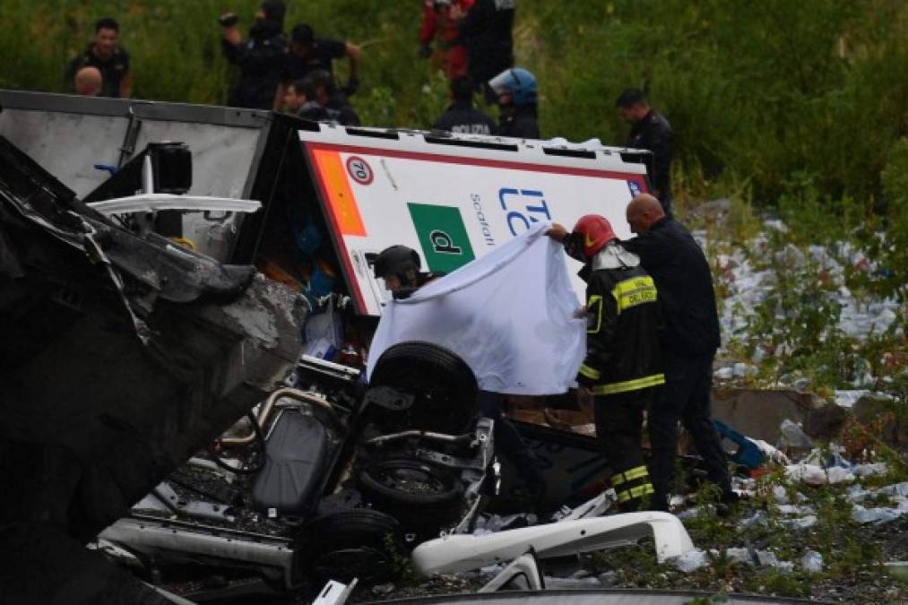 El derrumbe de un gigantesco puente en una autopista italiana cerca de Génova, dejó más de 30 muertos, informaron medios locales.