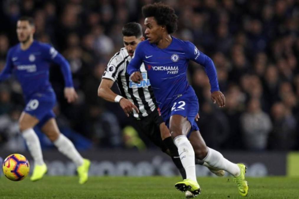 Willian: El futbolista brasileño, que está en la órbita de varios grandes de Europa, ha confesado que no piensa en salir del Chelsea por el momento. El extremo carioca ha comentado: 'Mi futuro está en el Chelsea, no pienso nada más', dijo.