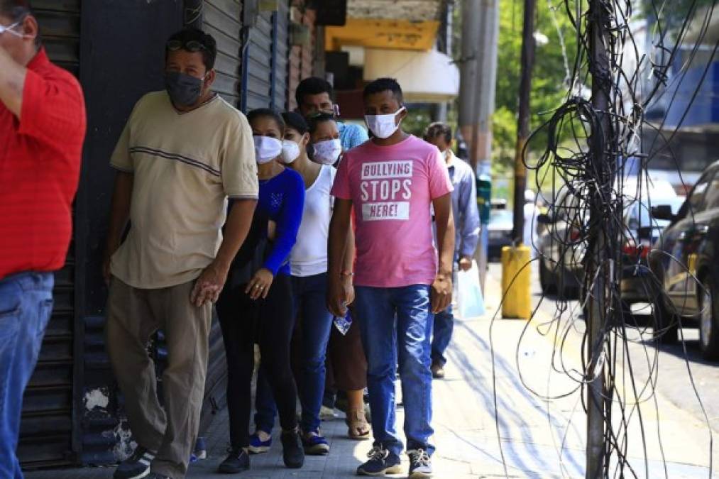 Este día están habilitados para circular, según la ordenanza del gobierno, los ciudadanos con las terminaciones 7,8,9 y 0 de la tarjeta de identidad.