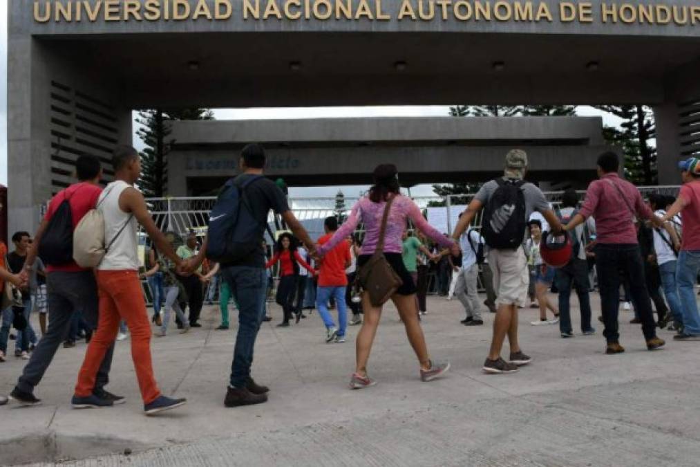 Las autoridades de la Universidad Nacional Autónoma de Honduras (Unah) anunciaron que las clases para hoy miércoles fueron suspendidas para evitar injerencias. También están suspendidas las actividades académicas y administrativas a nivel nacional.