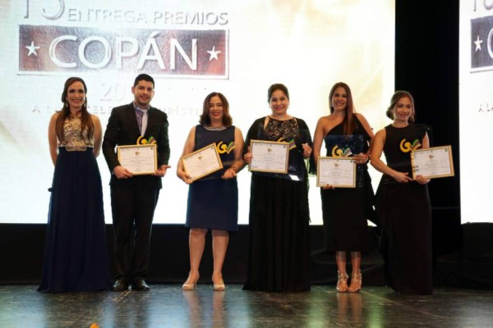 Mariela Sauceda, Aníbal Barletta, Isabela Isaula, Dora Suazo, MaFer Welchez e Ivonne Hernández.