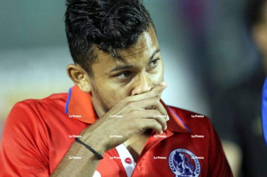 Edwin Rodríguez fue la peor noticia de la jornada. El mediocampista del Olimpia salió lesionado en los primeros minutos del partido contra Juticalpa y sufrió una fractura de clavícula por lo que se perderá el Mundial Sub-20 de Polonia con Honduras.