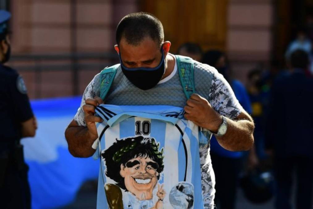 Maradona lo era todo para los argentinos que sufrieron con mucho dolor su muerte.