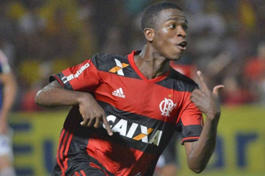 El joven brasileño Vincius Junior ha revelado que Barcelona lo ha seguido durante los últimos dos años. Algunos informes afirmaron que el Barça está interesado en el delantero de 16 años, que se hace su oficio por el Flamengo. 'Por supuesto he leído la información que dice que Barcelona me está siguiendo. Para mí es un honor, pero no son noticias nuevas, porque ya lo sabía, me han estado observando desde el Campeonato Sudamericano de Sub-15 de hace dos años '.