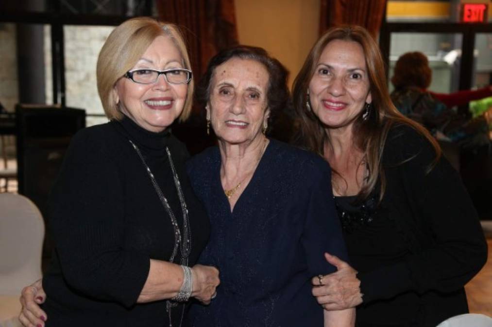 Irma Zepeda, Renée Kawas y Fanny Ponce.