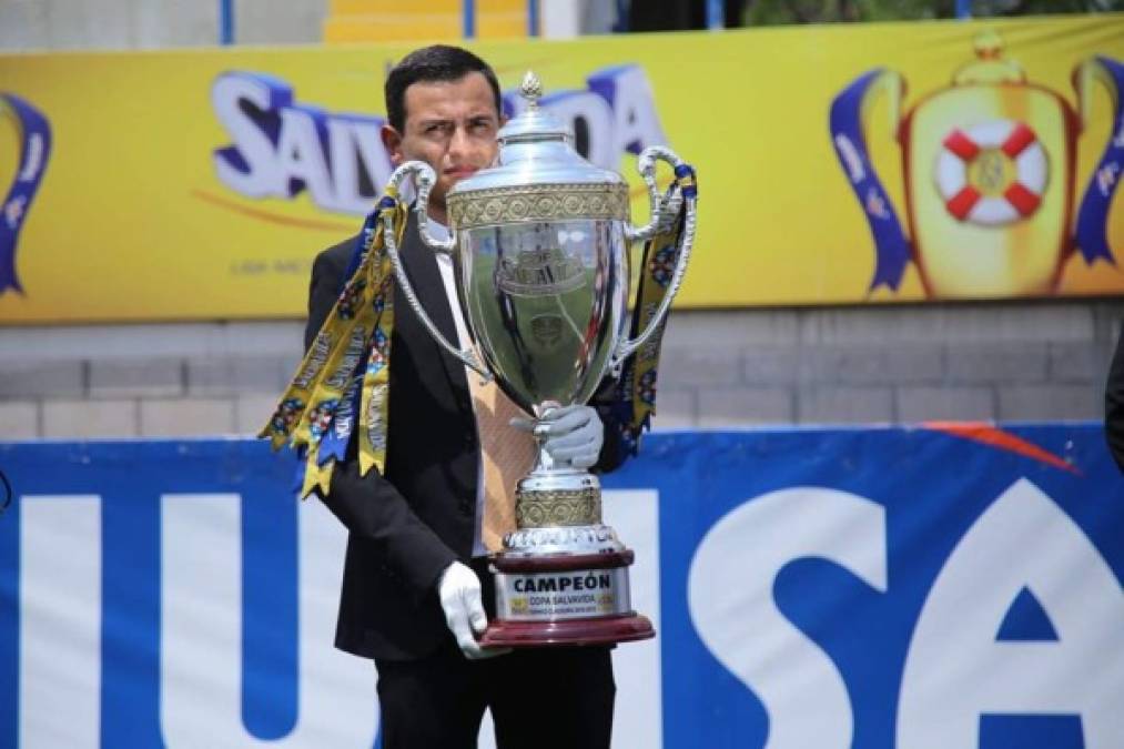 La Copa que se llevará el campeón del Clausura 2019 fue llevada a Choluteca. Fue diseñada en Italia.