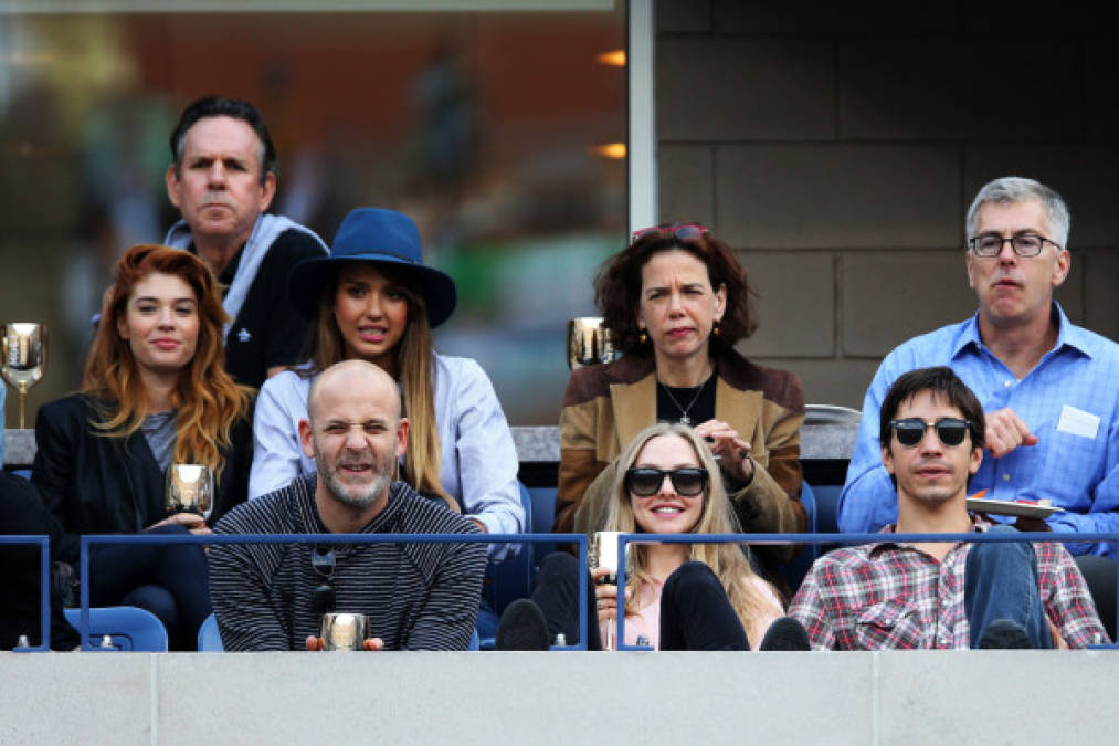 Jessica Alba, Amanda Seyfried y Justin Long durante el encuentro Nadal-Djokovic.