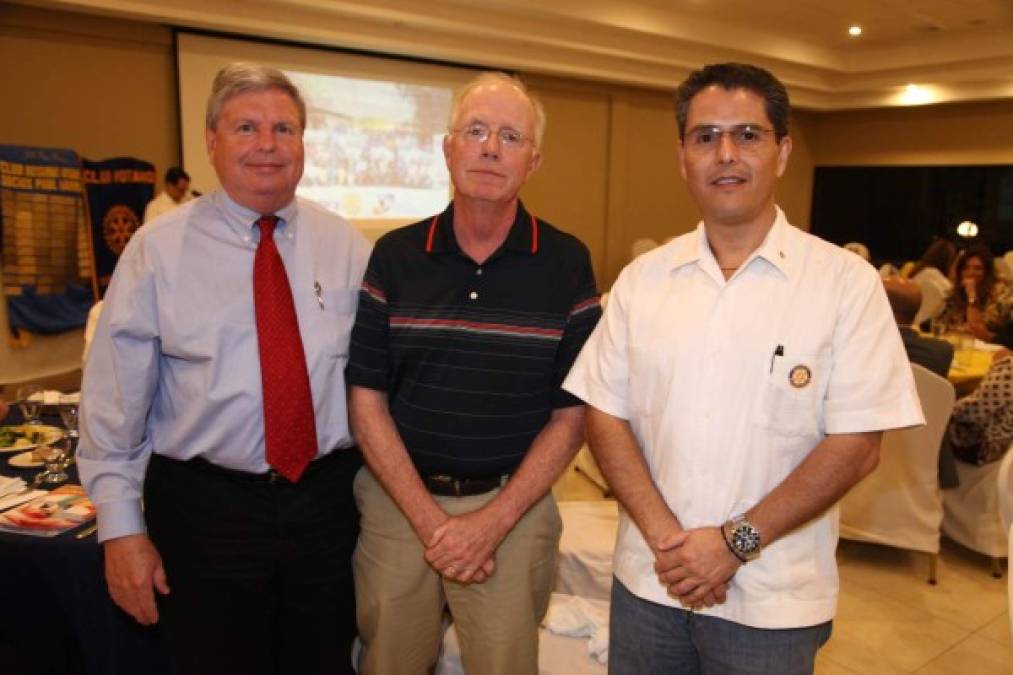 Mark Johnson, Rick Mcguire y José Carlo Morales.