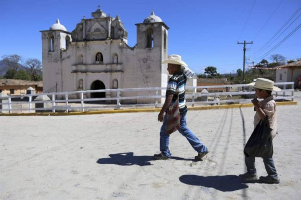 La iglesia de la comunidad de de San Sebastián, en el municipio de Lempira, en el occidente de Honduras. <br/><br/>Las hermosas iglesias coloniales que conservan cinco comunidades del departamento de Lempira, en el occidente de Honduras, están recobrando todo su esplendor con un proyecto de restauración emprendido por la Agencia Española de Cooperación Internacional para el Desarrollo (AECID). EFE/Gustavo Amador