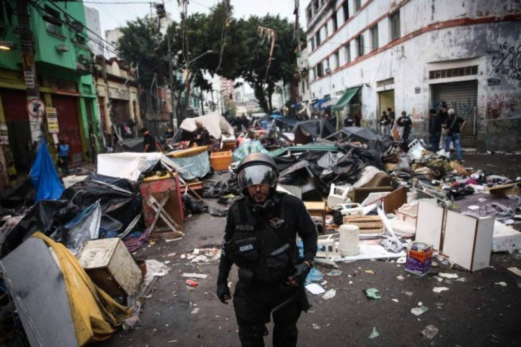 Unos 500 agentes entraron en la 'tierra del crac', un área degradada situada en el centro de Sao Paulo y en la que conviven diariamente traficantes y adictos, en su mayoría al crac.