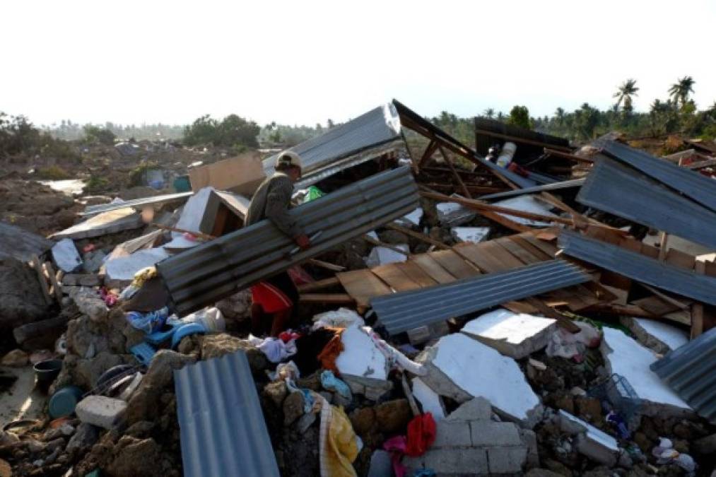 Las autoridades elevaron la cifra de víctimas a 1,407 en Célebes, donde las necesidades en las zonas siniestradas tras el tsunami son 'inmensas' y se reducen las esperanzas de encontrar supervivientes.