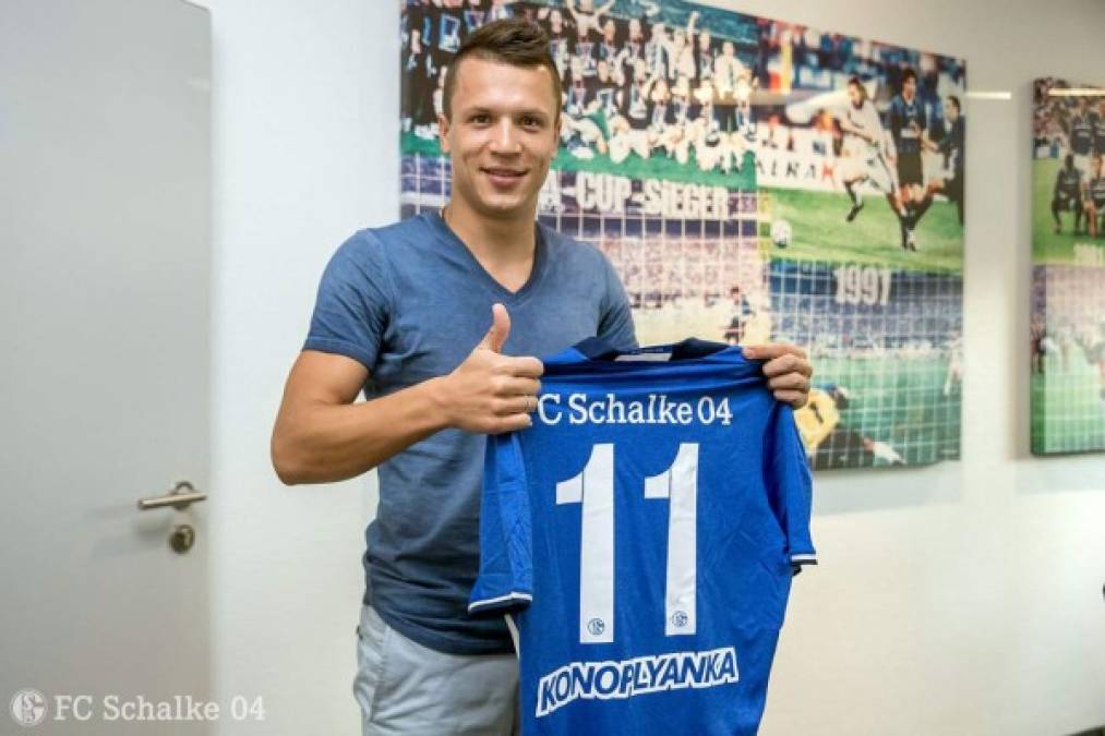 El extremo ucraniano Yevhen Konoplyanka ha concretado su salida del Sevilla FC con destino al Schalke 04, confirmada por el propio equipo alemán, después de no haber participado en las dos primeras jornadas de LaLiga Santander, aunque aún no se han dado a conocer los detalles de la operación.