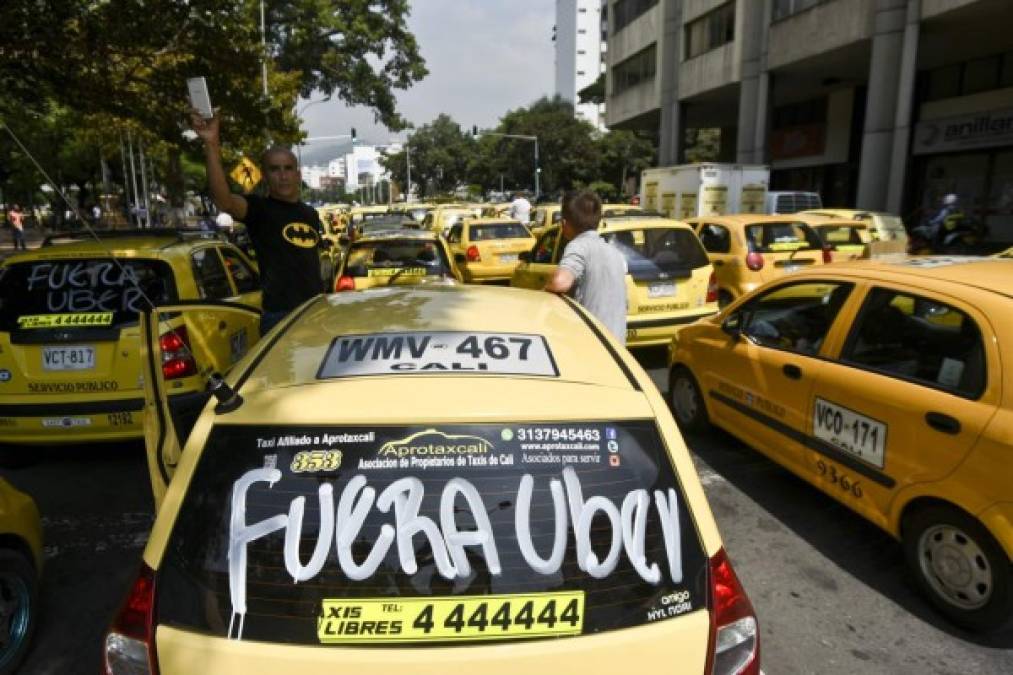 COLOMBIA. Taxistas contra Uber. Conductores de taxis en Cali salieron a las calles para protestar y pedir la salida del servicio Uber.