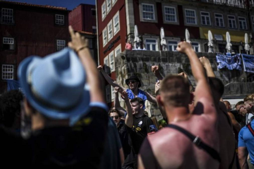 Un hincha del Chelsea resultó con heridas leves tras involucrarse en una bronca luego del cierre de bares y restaurantes en Oporto.