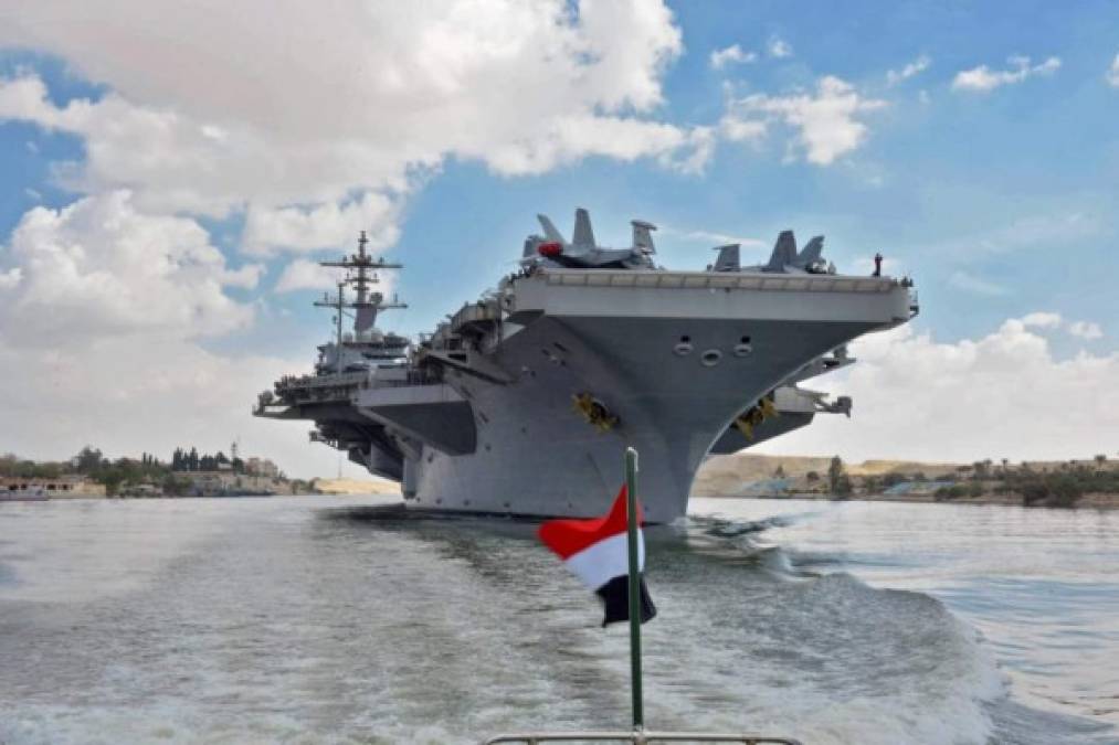 El USS Abraham Lincoln atravesó el jueves pasado el Canal de Suez, en medio de las tensiones diplomáticas entre Estados Unidos e Irán, anunciaron las autoridades egipcias.