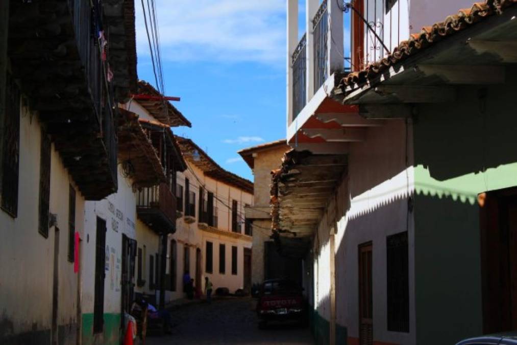 El otrora pueblo minero de Yuscarán se encuentra celebrando su tradicional Festival del Mango, el cual atrae a oriundos y extraños desde todos los rincones de Honduras. Sus calles estrechas y empedradas, sus casas de adobe, están cimentadas en la topografía irregular de la fertil zona.