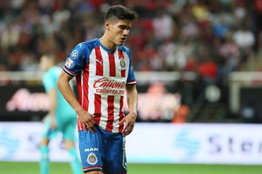 Tras la polémica, las Chivas informaron que castigaron a Uriel Antuna luego de que fue captado saliendo en altas horas de la noche en donde intentó conquistar a Paola Villalobos.