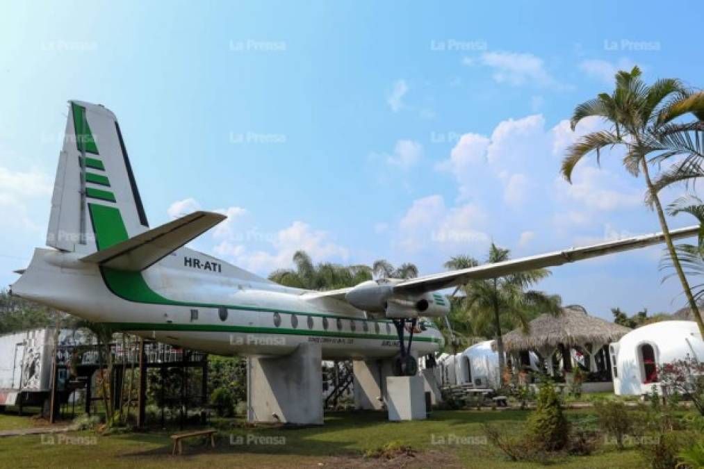 El Airlines Restaurant o más conocido como el Restaurante Avión, se ubica dentro de las instalaciones del Hotel, Cabaña y Domos Agualpa, situado en el desvío de La Guama, a 6.5 kilómetros de Peña Blanca, a orilla de carretera. Fotos Gilberto Sierra.<br/><br/><br/>