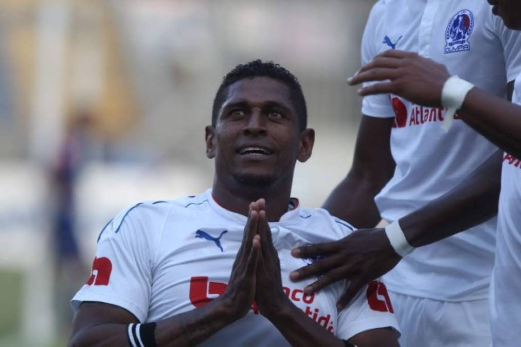 Carlo Costly: El delantero no se ha presentado a la pretemporada del Olimpia y al parecer no seguirá, en estos momentos no ha definido su futuro. Marathón se ha interesado en sus servicios.