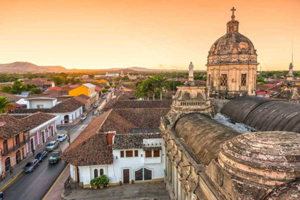 7. Granada, Nicaragua. La arquitectura de la era colonial atrae a los viajeros de todo el mundo.