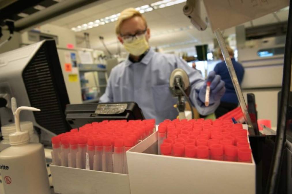 China y EEUU luchan por la primicia de la vacuna contra el nuevo coronavirus, causante de la neumonía COVID-19 que ha matado a más de 8,000 personas en el mundo, una carrera contrarreloj en la que no son los únicos en liza, también compite la Unión Europea (UE) y Brasil.