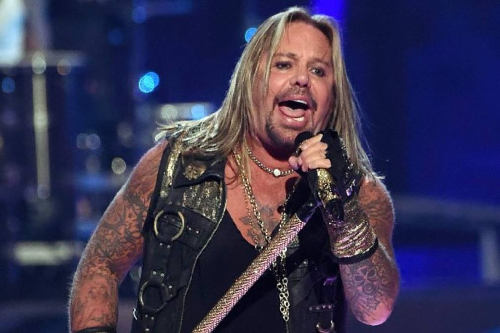 Vince Neil Wharton es el vocalista de la banda estadounidense de heavy y glam metal: Mötley Crüe.<br/><br/>En diciembre de 1984, Vince conducía un automóvil en compañía de Nicholas “Razzle” Dingley, batera de Hanoi Rocks, cabe indicar que ambos se hallaban bajo los efectos del alcohol e iban a comprar licor cuando chocó contra otro auto, en el hecho murió Dingley.<br/><br/>Vince Neil fue acusado de homicidio por conducir bajo los efectos del alcohol y fue condenado a 30 días de cárcel, se le suspendió la licencia por cinco años y a 200 horas de servicio comunitario más el pago de una compensación monetaria.<br/>