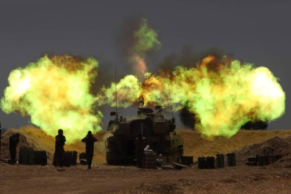 Los enfrentamientos entre los grupos armados palestinos, que lanzaron más de mil cohetes hacia territorio israelí, e Israel, que bombardea intensamente la Franja de Gaza, dejaron 58 muertos y hacían temer este miércoles una 'guerra a gran escala'.