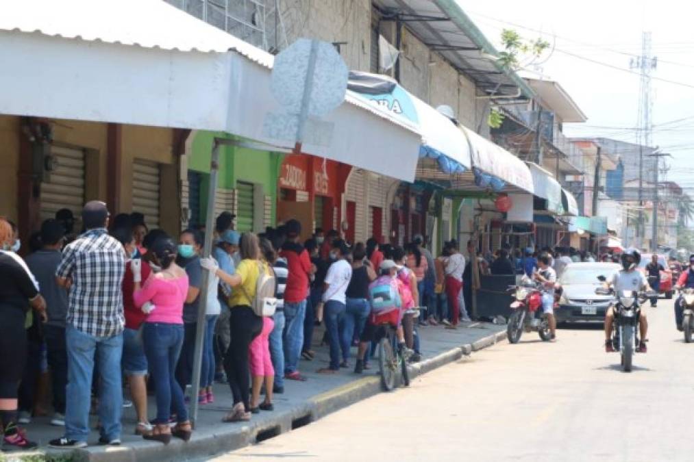 En El Progreso también se registró mucha actividad en los supermercados, bancos y farmacias.