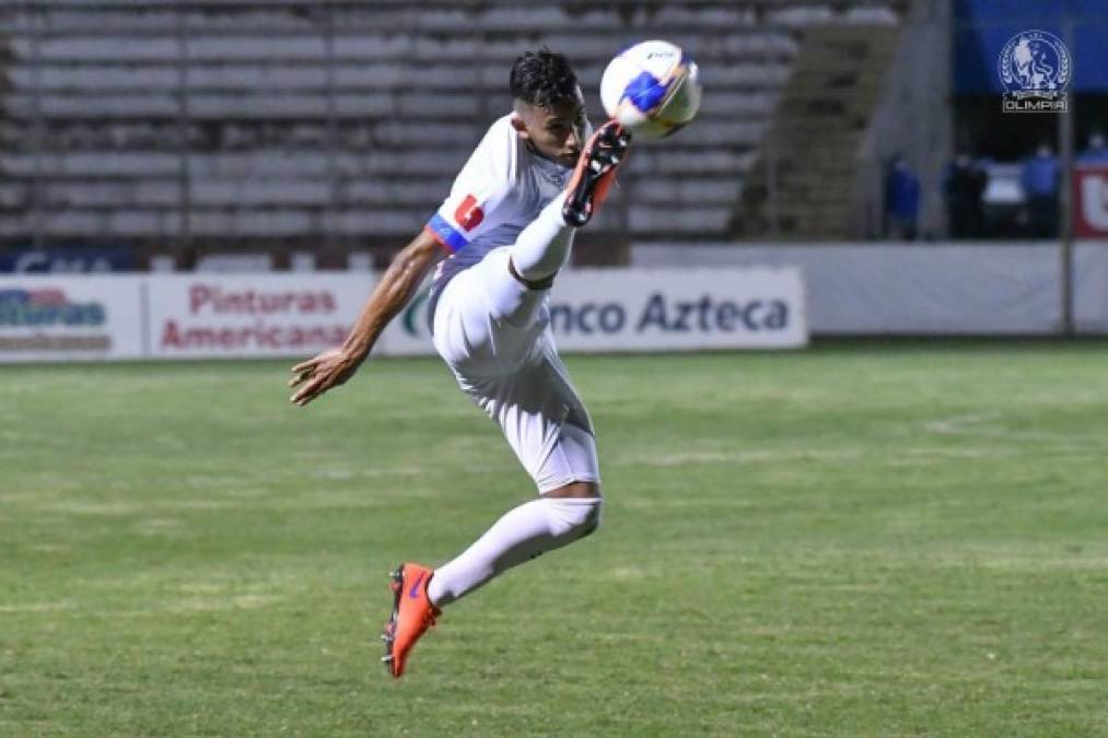 La clase de Edwin Rodríguez para bajar este balón. En el partido ante los progreseños se despachó con un golazo.