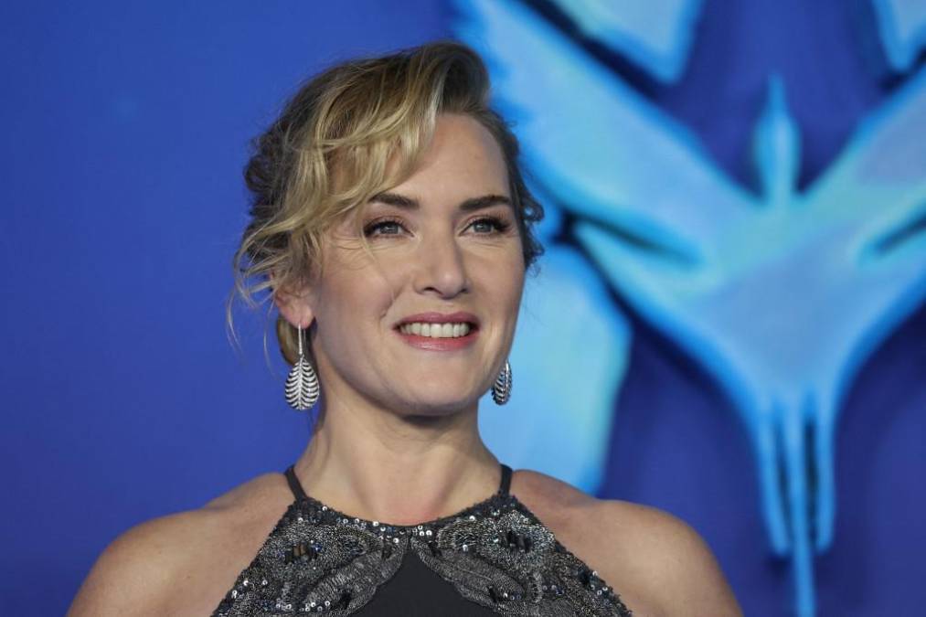 Kate Winslet usó el mismo vestido gris adornado en el Festival de Cine de Toronto de 2015 y en el estreno de “Avatar: The Way of Water” en 2022.