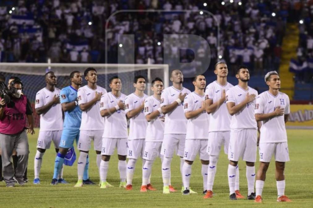 La selección de Honduras apenas cuenta con dos puntos tras tres jornadas disputadas en la octagonal. El 7 de octubre estará recibiendo a Costa Rica, tres días después visitará a México y el 13 de octubre recibirá a Jamaica.