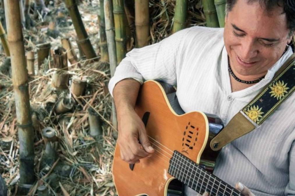 El cantautor Guillermo Anderson, el gran embajador cultural y musical de Honduras, falleció el 6 de agosto de 2016, enlutando a todo un país. Será recordado como una de las figuras musicales más conocidas de Honduras y Centroamérica.