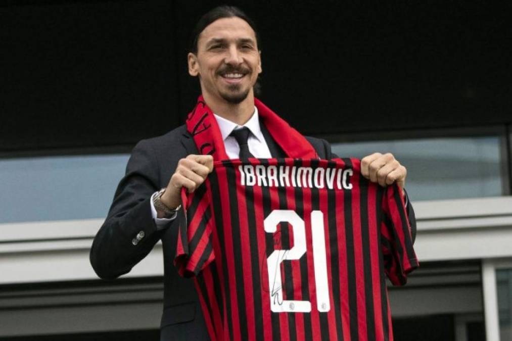 Zlatan Ibrahimovic ha sido presentado como nuevo jugador del AC Milan, ocho años después de su marcha. El delantero sueco firmó por seis meses y confirmó que recibió multitud de ofertas antes de decantarse por la del conjunto rossonero que dirige Stefano Pioli. 'He recibido con 38 años más ofertas que cuando tenía 28', sentenció Ibra que usará el número 21.