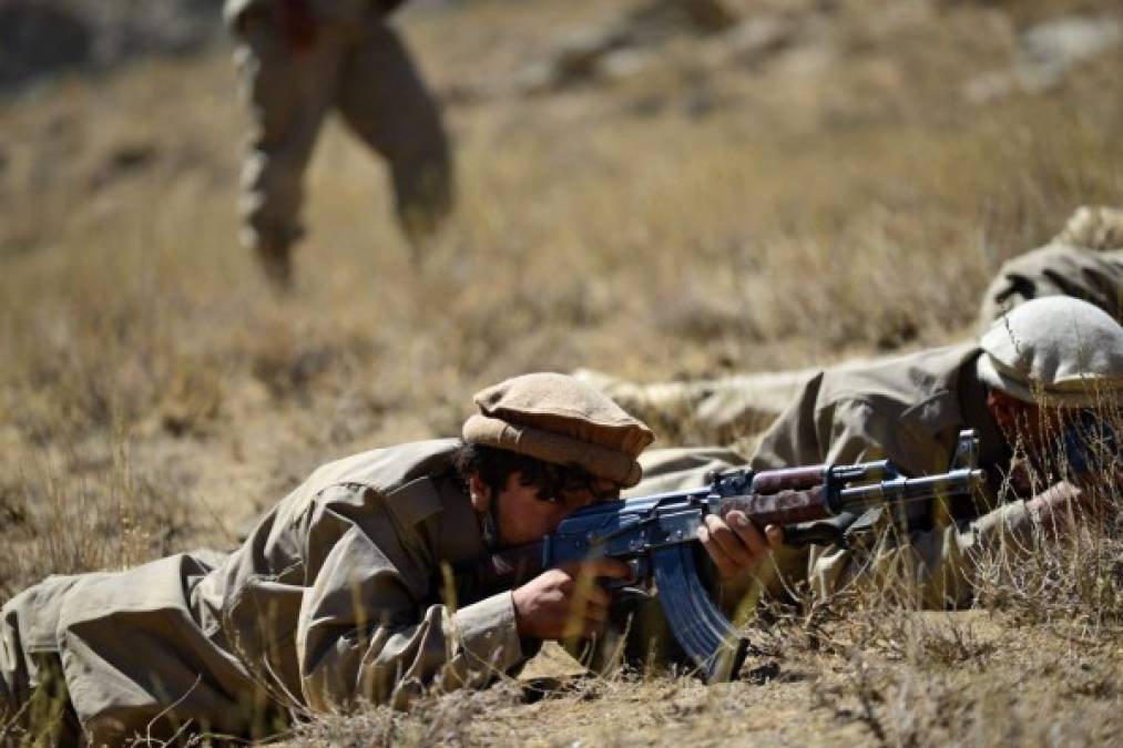 'Aunque las dos partes parecen buscar un golpe que afiance su posición en las negociaciones, sin llegar a la guerra total, los talibanes están concentrando reclutas de otras provincias', añadió.