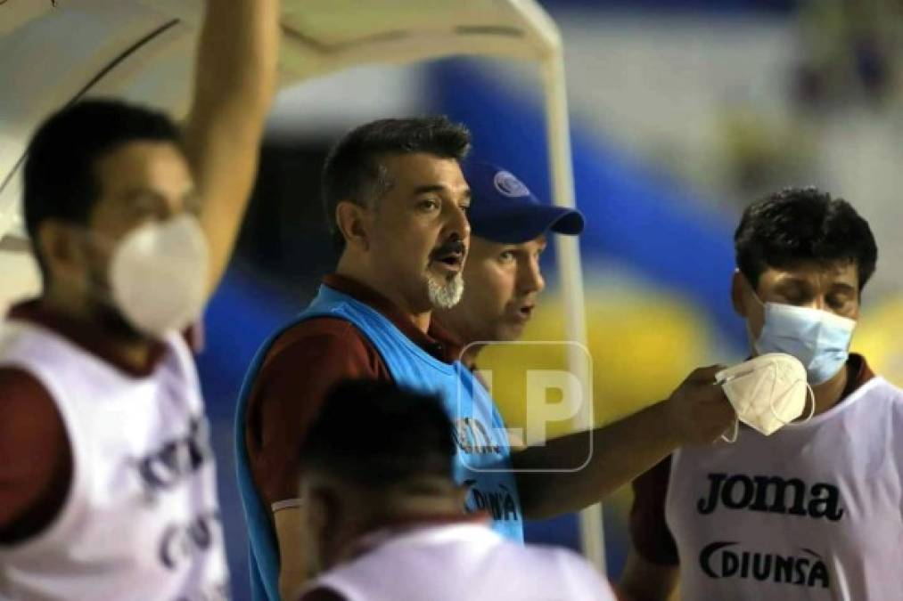 Diego Vázquez se vio frustrado en el banquillo del Motagua durante la derrota ante Real España.