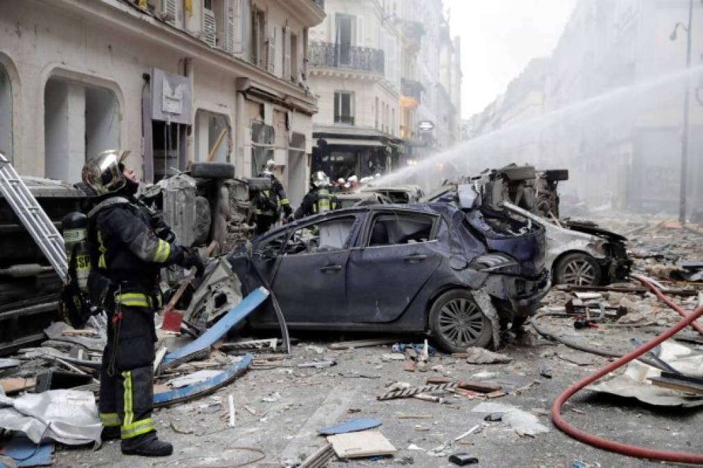 La explosión causó la muerte de dos bomberos y una turista española. Casi 50 personas resultaron heridos.