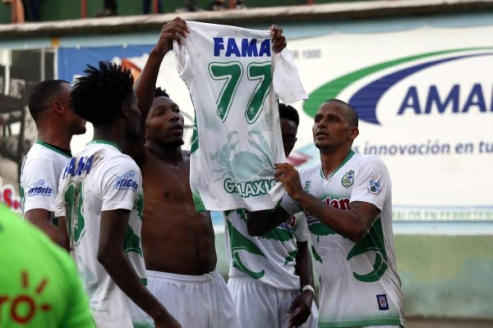 Franco Güity, delantero del Juticalpa, celebró su gol contra Vida al mismo estilo que lo hicieron Messi y Cristiano Ronaldo la temporada pasada, extendiendo la camiseta ante los aficionados.