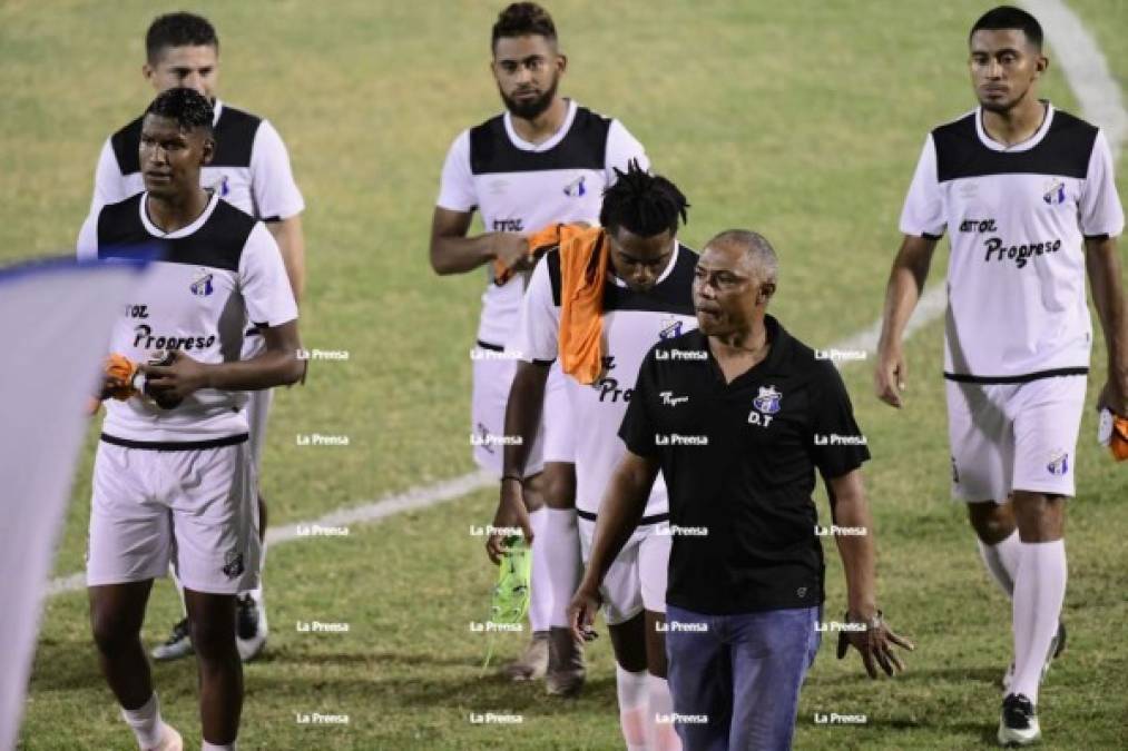 La despedida. Reynaldo Clavasquín dirigió su último partido en el banquillo del Honduras Progreso. El entrenador puso su renuncia tras la derrota contra Real España.