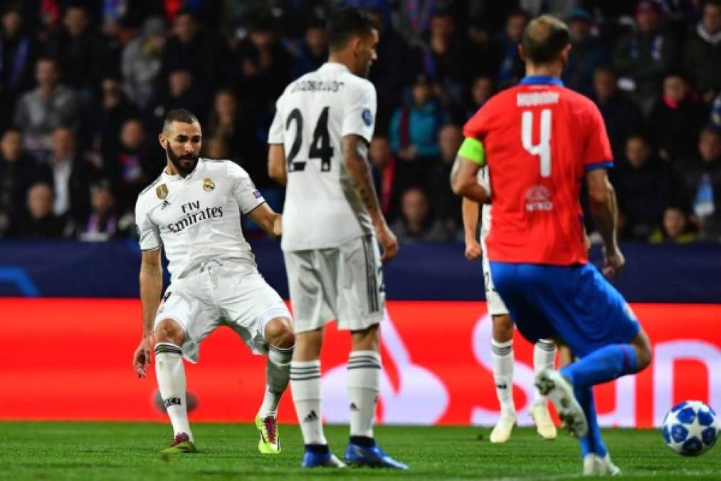 Karim Benzema se lució con una gran jugada y abrió el marcador marcando este golazo. Foto AFP