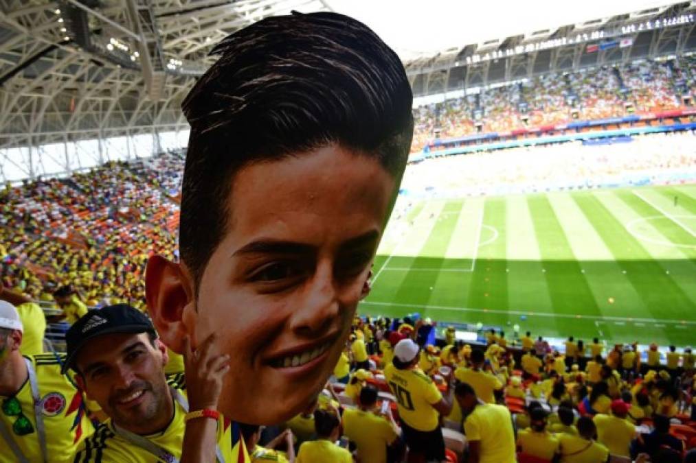 Muchos colombianos llegaron al estadio Mordovia Arena de Saransk para apoyar a su selección y a su ídolo James Rodríguez. Foto AFP