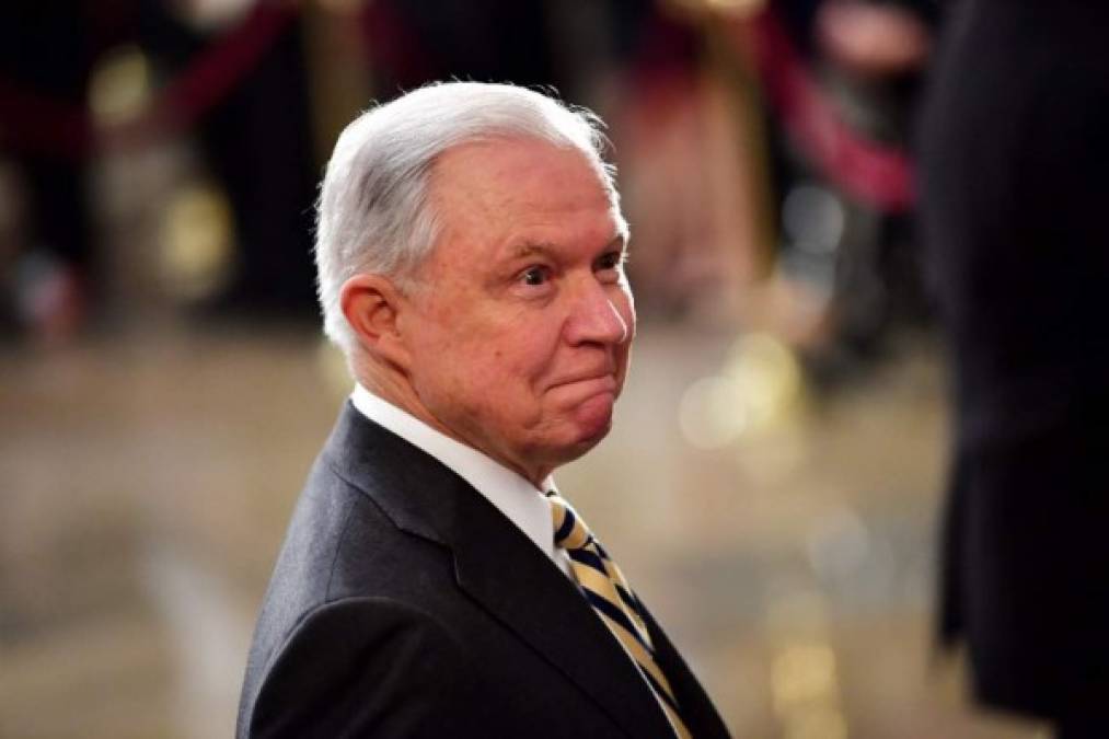 El fiscal general de EEUU, Jeff Sessions, también se desmarcó del nuevo escándalo que azota la Casa Blanca de Trump.