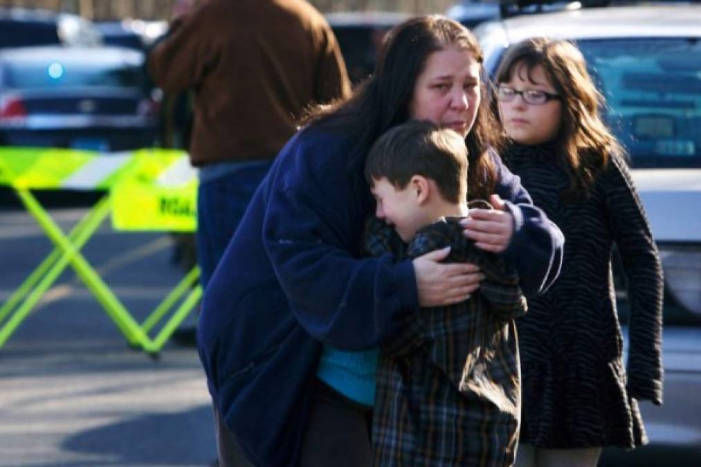 Escuela Sandy Hook: 26 muertos<br/><br/>El 14 de diciembre de 2012, un joven de 20 años mató a 26 personas, incluyendo a 20 niños de 6 y 7 años, en la escuela Sandy Hook en Newtown, Connecticut. Luego se suicidó.