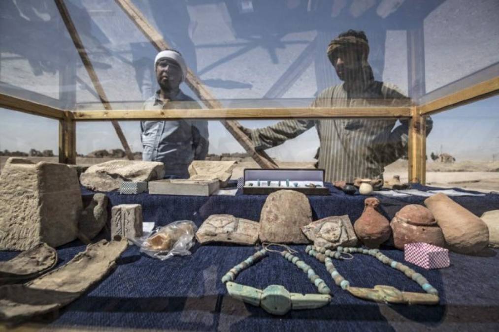 Talleres, hornos, paredes de ladrillo, cerámica y joyas: la ciudad de artesanos vinculada al rey Amenhotep III, que data de más de 3.000 años, fue presentada a la prensa el sábado por las autoridades egipcias deseosas de promover el turismo cultural.