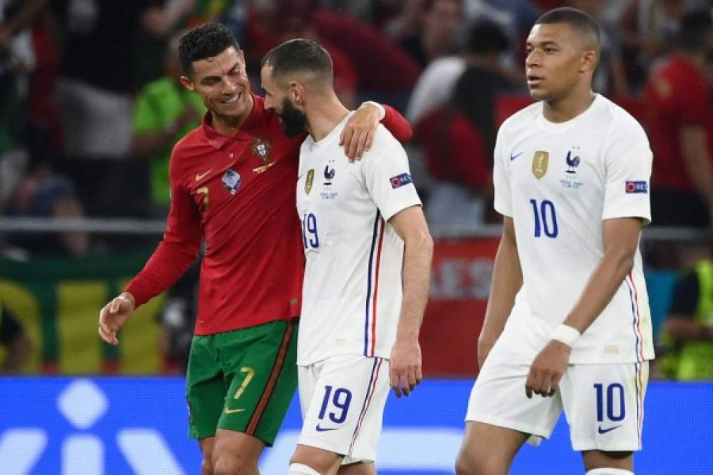 Cristiano Ronaldo se reencontró con Karim Benzema, su excompañero del Real Madrid. Formaban un gran ataque.