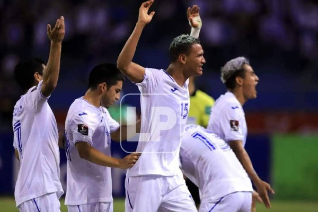 Bryan Moya celebrando con sus compañeros el gol que le marcó a Estados Unidos.