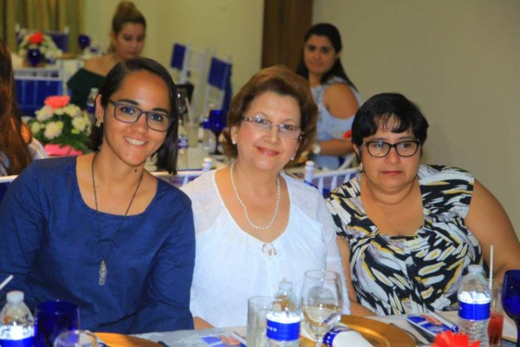 Paullette Velásquez, Judith Cueva y Claudia Galeano.