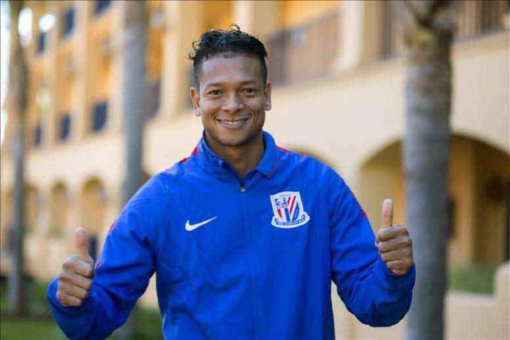 Freddy Guarín: Mediocampista colombiano que está sin equipo. Ha pasado por clubes como Inter de Milán, Boca Juniors, Porto entre otros.