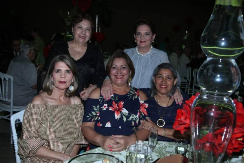 Ana Kattán y Kalene Pineda con Victoria Pineda, Marisela Castillo y Miriam Gonzales.