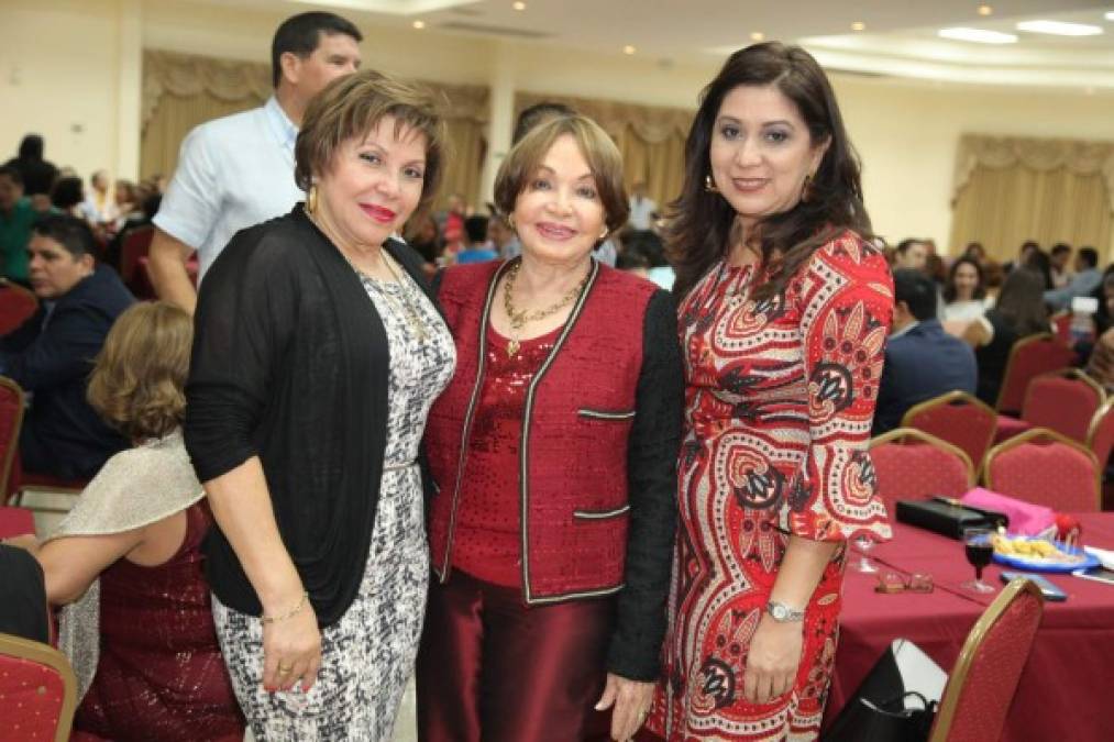 Ada Santos, Vilma Rosales y Doris Bonilla.